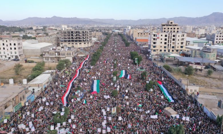 مظاهرات حاشدة في مدن يمنية دعماً لفلسطين وتنديداً بمجازر الاحتلال في غزة -  يمن مونيتور