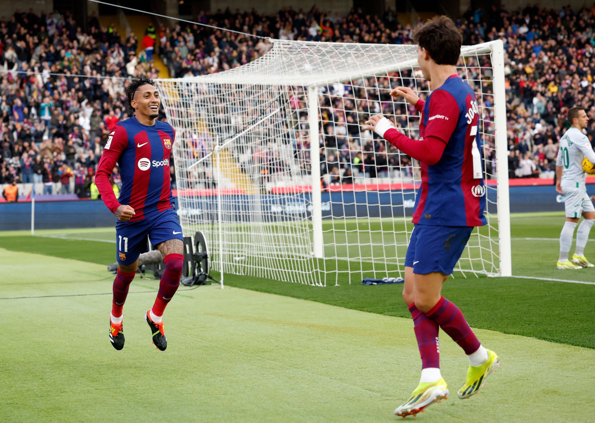 برشلونة يرتقي لوصافة الدوري الإسباني