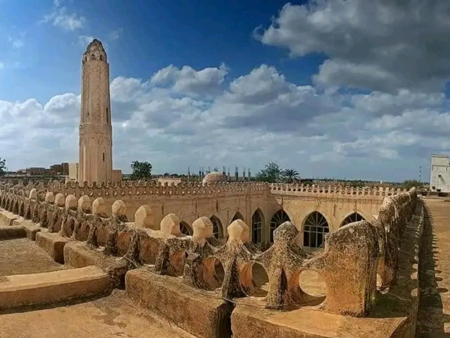 جامع الأشاعرة في الحديدة… تاريخ عريق وعمارة إسلامية فريدة 